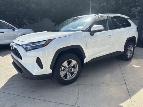 Used 2025 Toyota RAV4 XLE AWD/4WD image 3