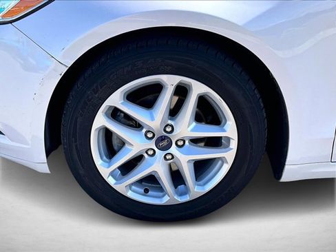 Used 2016 Ford Fusion SE image 10