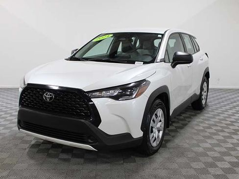 Used 2024 Toyota Corolla Cross L FWD image 2
