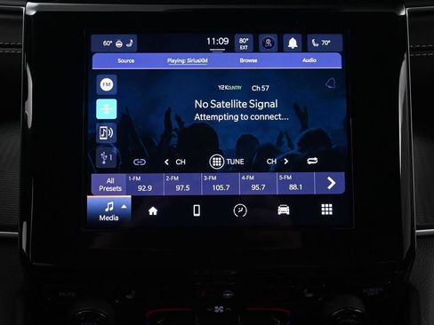 Used 2025 Jeep Grand Cherokee Altitude AWD/4WD image 32