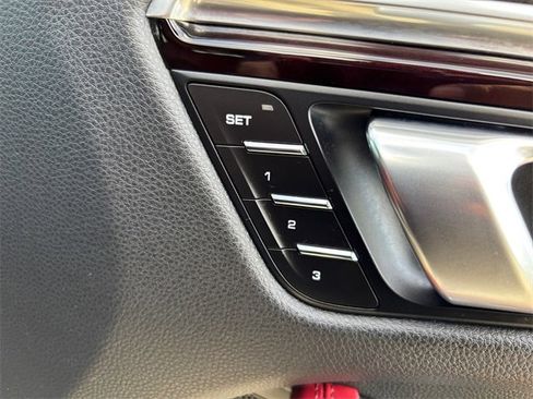 Used 2022 Porsche Macan image 38