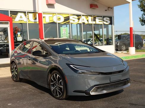 Used 2024 Toyota Prius Prime FWD image 3