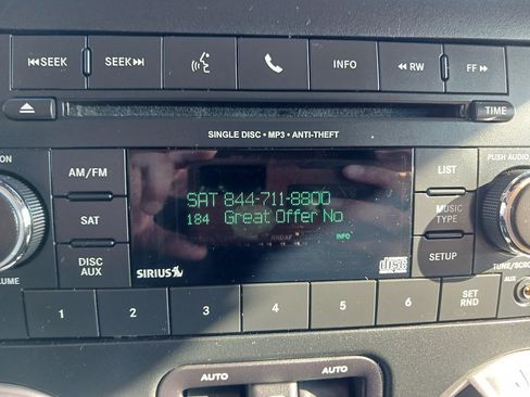 Used 2018 Jeep Wrangler Unlimited Sahara w/ Connectivity Group image 27