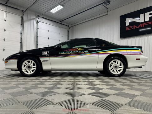 Used 1993 Chevrolet Camaro Z28 RWD image 11