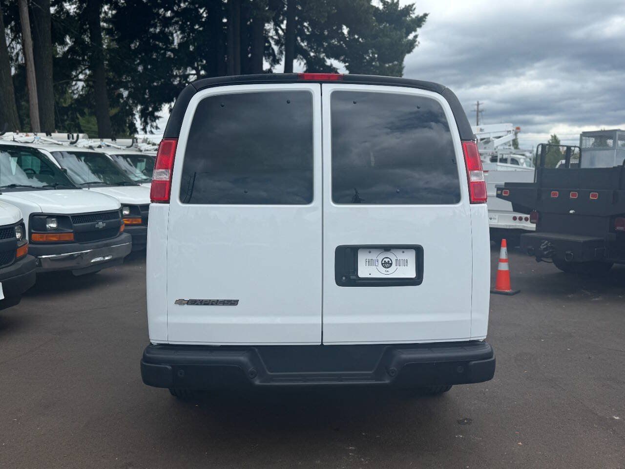 Used 2023 Chevrolet Express 3500 LS RWD image 13