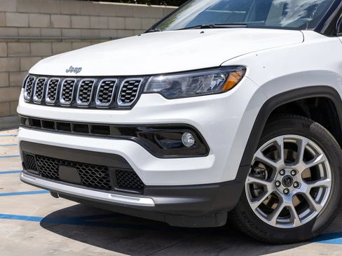 Used 2025 Jeep Compass Limited AWD/4WD image 7