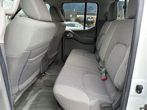 Used 2015 Nissan Frontier SV image 16