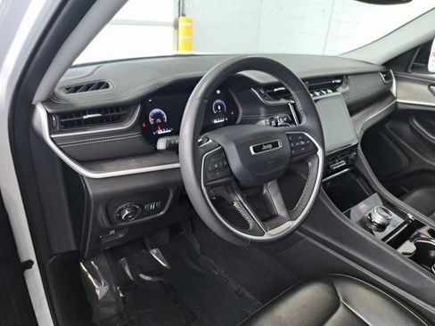 Used 2023 Jeep Grand Cherokee L Limited w/ Black Appearance Package RWD image 8