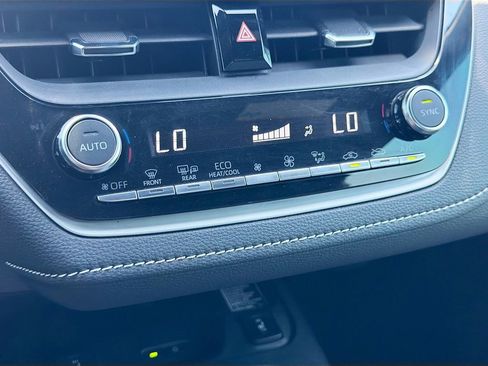 Used 2025 Toyota Corolla XSE FWD image 15