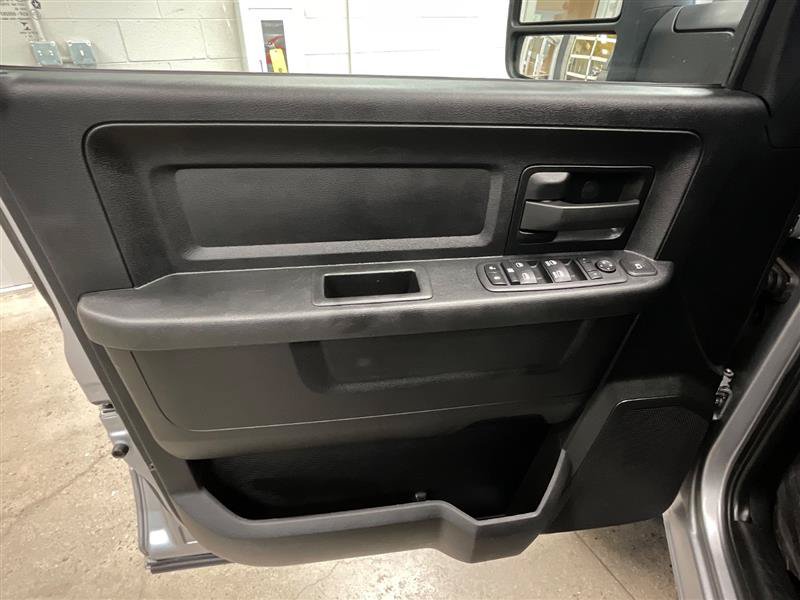 Used 2023 RAM 2500 Tradesman w/ Chrome Appearance Group AWD/4WD image 9