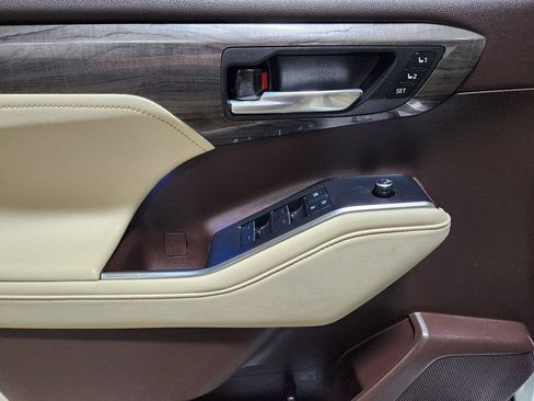 Used 2021 Toyota Highlander Limited FWD image 44