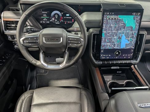 Used 2025 GMC Yukon Denali AWD/4WD image 13