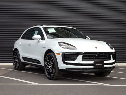 Certified 2026 Porsche Macan AWD/4WD image 7