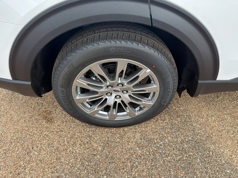 New 2026 Ford Explorer Platinum image 17