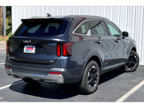 Used 2024 Kia Sorento S AWD/4WD image 11