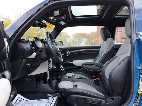 Used 2022 MINI Cooper SE w/ Driver Assistance Package image 11