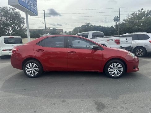 Used 2019 Toyota Corolla LE image 3