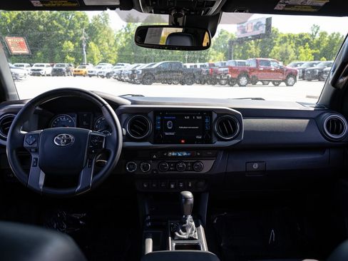 Used 2019 Toyota Tacoma TRD Off-Road AWD/4WD image 19