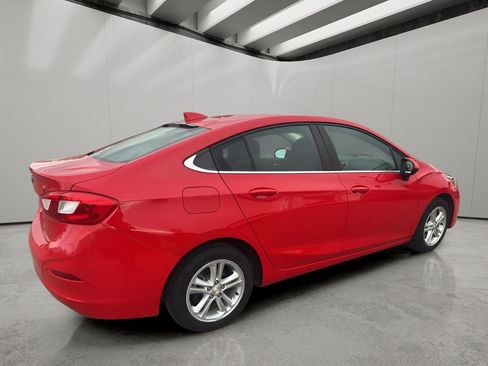 Used 2017 Chevrolet Cruze LT image 6