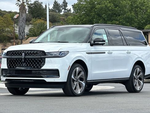 New 2026 Lincoln Navigator L Black Label w/ Black Label Special Edition AWD/4WD image 7