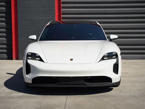 Used 2023 Porsche Taycan image 2