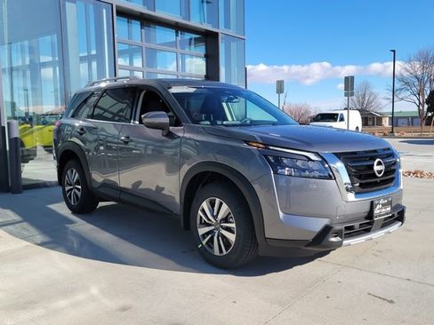 New 2025 Nissan Pathfinder SL image 4