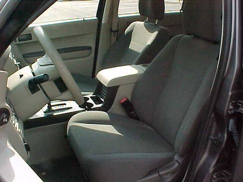 Used 2011 Ford Escape XLS w/ 102A Rapid Spec Order Code image 9