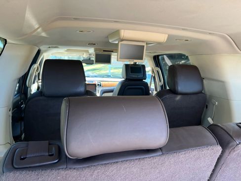 Used 2014 Cadillac Escalade ESV Platinum image 52