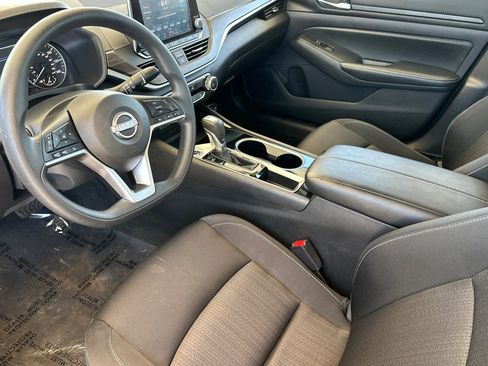 Used 2024 Nissan Altima 2.5 SV FWD image 10
