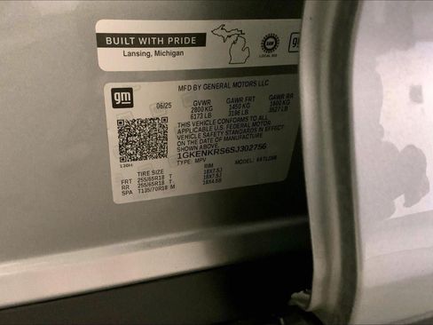 Used 2025 GMC Acadia Elevation FWD image 32