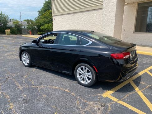 Used 2016 Chrysler 200 Limited w/ Convenience Group image 3