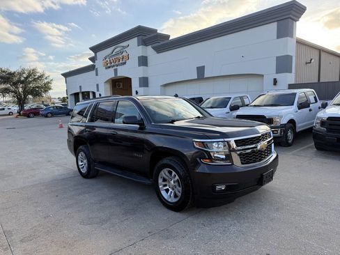 Used 2015 Chevrolet Tahoe LT w/ Luxury Package RWD image 2