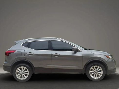 Used 2019 Nissan Rogue Sport SV FWD image 2