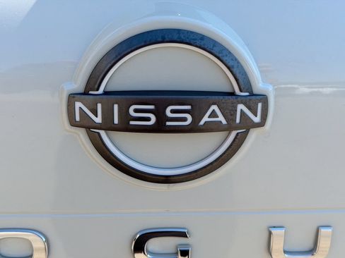 Used 2023 Nissan Rogue SL w/ SL Premium Package AWD/4WD image 12