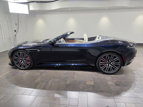 Used 2024 Aston Martin DB12 Convertible image 24