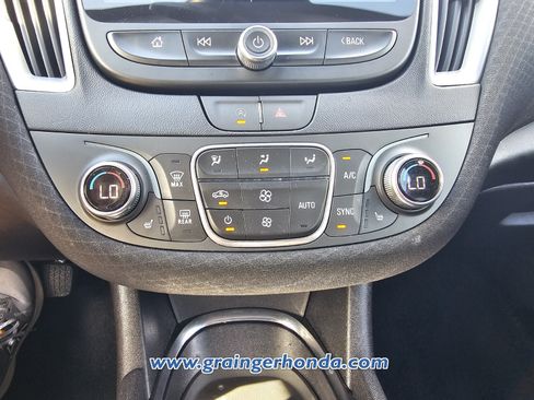 Used 2025 Chevrolet Malibu LT FWD image 17