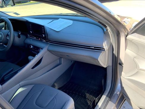 Used 2022 Hyundai Elantra SEL FWD image 30