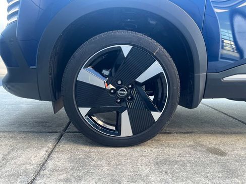 New 2026 Nissan Kicks SR w/ Cold Weather Package FWD image 24