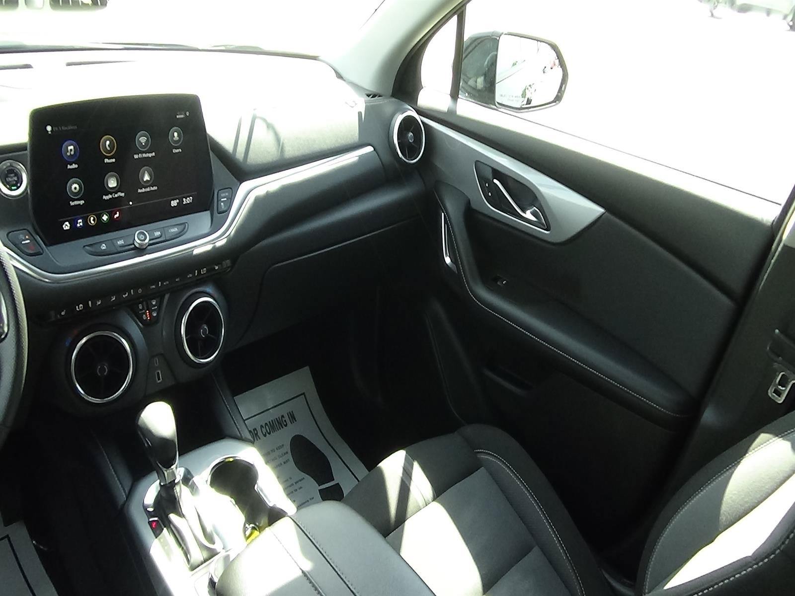 Used 2025 Chevrolet Blazer LT FWD image 14