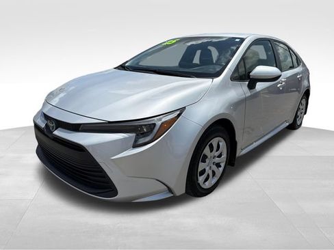 Used 2025 Toyota Corolla LE FWD image 3