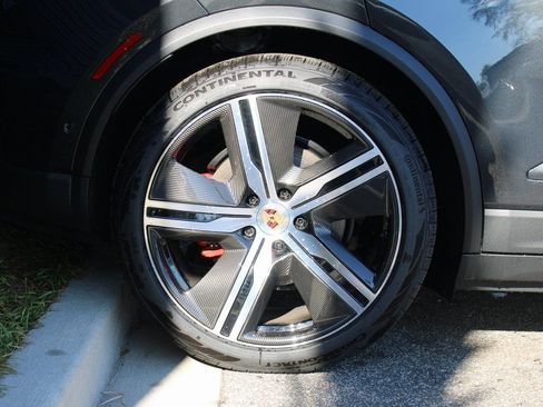 New 2025 Porsche Macan 4S Electric image 15