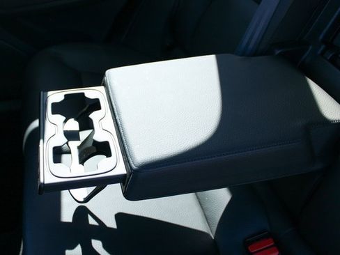 Used 2025 Volvo XC60 B5 Plus image 32