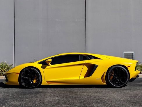 Used 2014 Lamborghini Aventador image 2