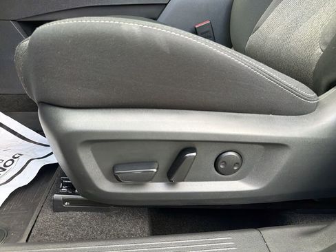 Used 2024 Nissan Rogue SV AWD/4WD image 18