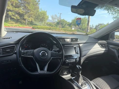 Used 2019 Nissan Rogue SV FWD image 15