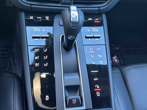 New 2026 Porsche Macan image 22