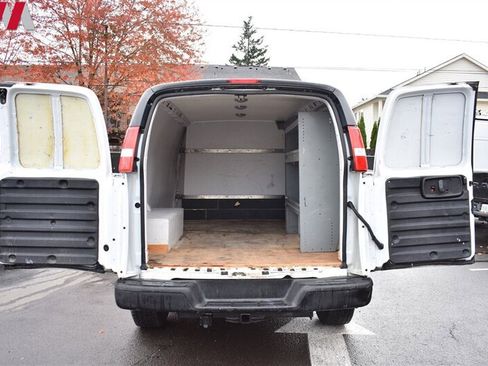 Used 2006 Chevrolet Express 3500 RWD image 19