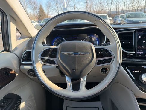 Used 2021 Chrysler Pacifica Limited image 13