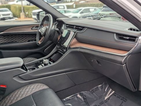 Used 2024 Jeep Grand Cherokee Summit image 22