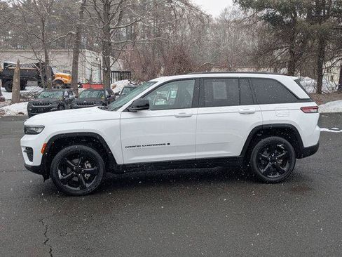 Certified 2023 Jeep Grand Cherokee Altitude AWD/4WD image 9